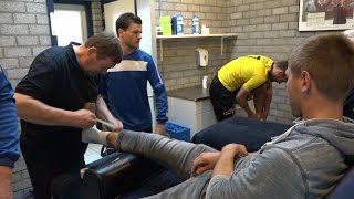 FC Liendenverzorger Wim Lentjes heeft het druk met koken en masseren [upl. by Enihpad]