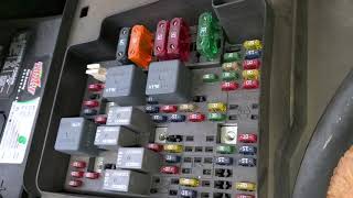 2002 Chevy Silverado AC Relay amp Fuse Circuit Explained [upl. by Jenifer648]