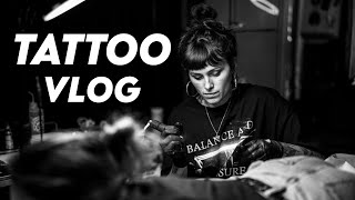 UN DÍA ENTERO CONMIGO TATUANDO TATTOO VLOG [upl. by Hershell]