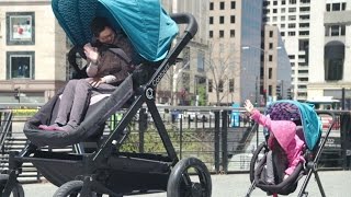 RiesenBabyBuggyTest Erwachsene im Kinderwagen [upl. by Ynnaffit617]