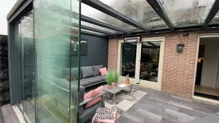 Complete Terrasoverkapping met Glazenschuifdeuren amp Aluminium Zijwand amp Glazen Dak  EMBA VERANDA [upl. by Arabela476]