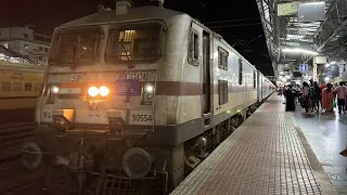 22633 Thiruvananthapuram  Hazrat Nizamuddin Express Via Alappuzha Entering Ernakulam Junction [upl. by Hsetih506]