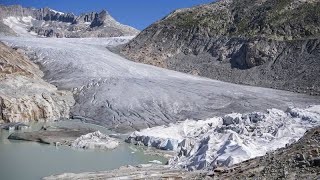 Suiza  Escalofriante hallazgo bajo el deshielo de un glaciar [upl. by Ahsilaf]