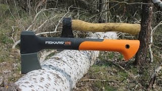 Обзор и тест топора Fiskars X7  сравнение с обычным кованым топором [upl. by Ellatnahc603]