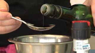 Comment faire une vinaigrette simple et rapide [upl. by Airdni]