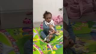 Betina brincando de boneca com 1 ano e 3 meses [upl. by Tavie]