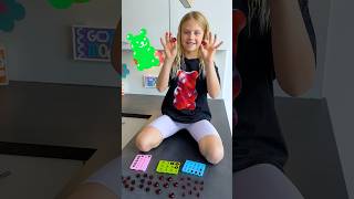 Lia macht Gummibärchen selber 😍 diy selbstgemacht kinder lernen kindervideo gummibär shorts [upl. by Atihcnoc]