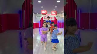 Đọ chiều cao cùng lớp Kid Dance Thầy Huy nào  Trend tắt đèn Douyin  Follow Me [upl. by Ayiak]